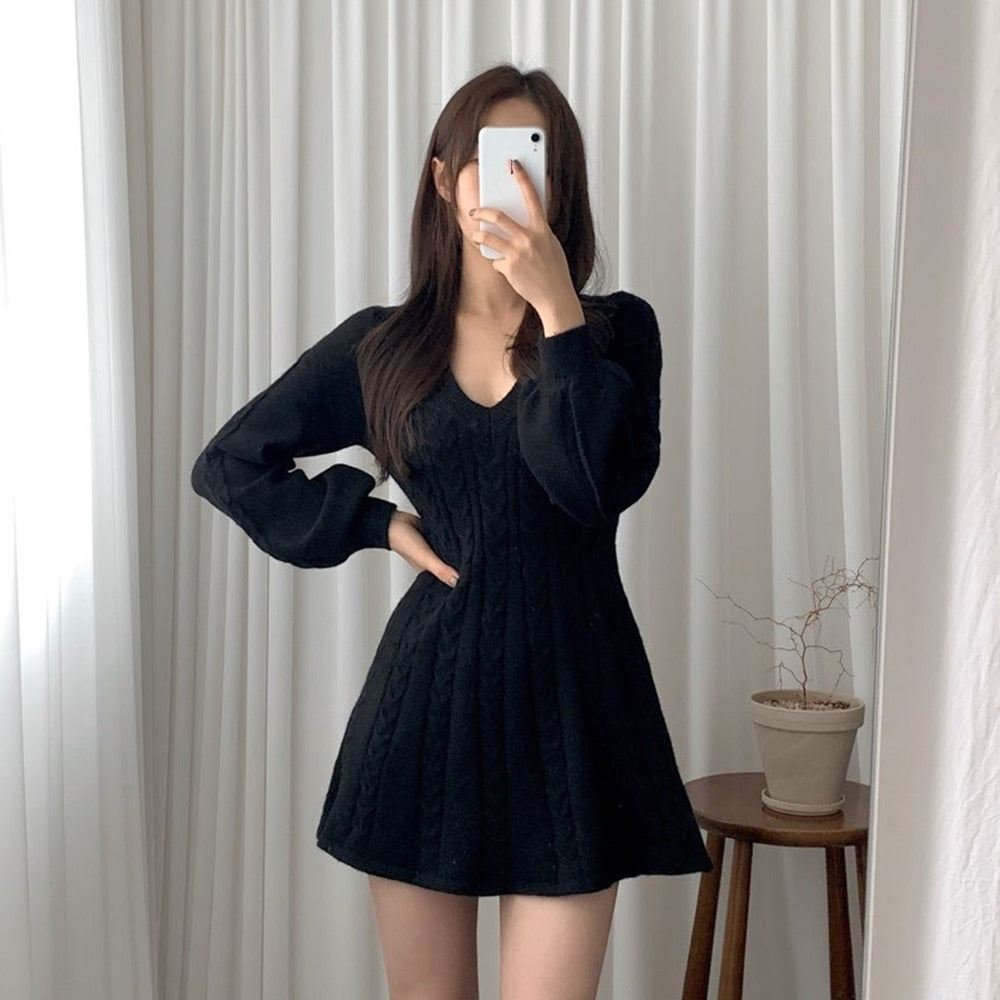 RONRON★韓国★人気★BACK LOGO HEART V NECK KNIT DRESS Reversible Rib Cutout Knit Dress(Lemon Yellow) – RVN