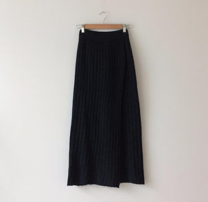 Korean Style Fall Maxi Knit Skirt (Black/Brown) – The Kawaii Factory