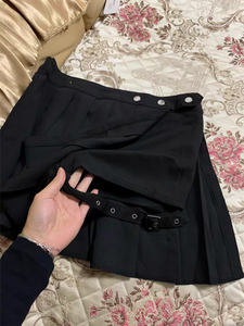 blackpink lisa pleated skirt