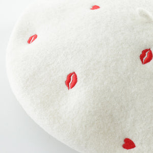 Harajuku Kiss Heart Embroidered Beret (White/black)