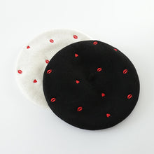 Harajuku Kiss Heart Embroidered Beret (White/black)